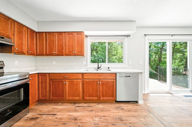 Photo - 7680 Berkshire Way