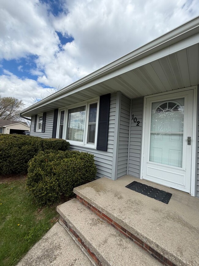 Building Photo - Midpark Duplex Unit 102