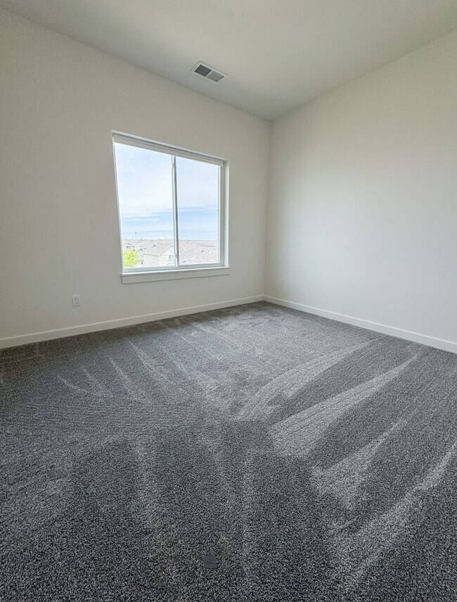 Photo - BRAND NEW Pet Friendly 2 bed/ 2 bath apartment! Unidad # 303