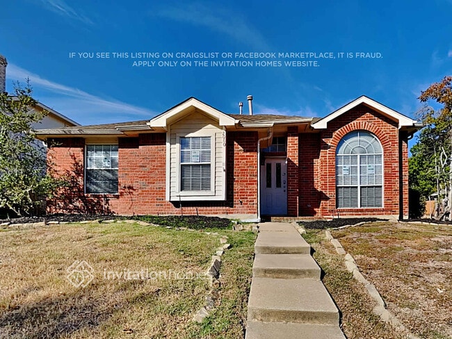 Building Photo - 2060 Camelot Dr