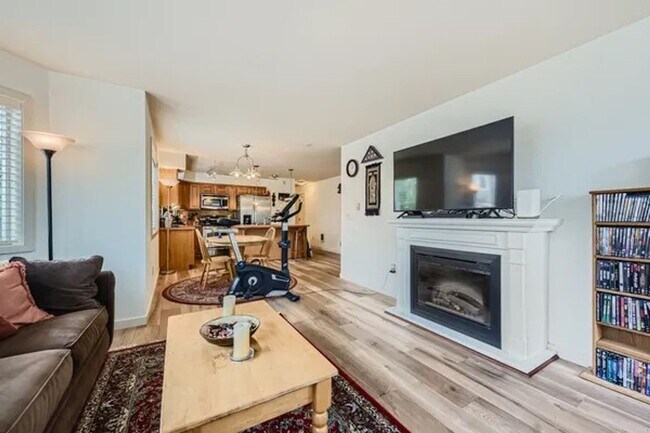 Photo - Gated Luxury Condo with One Car Garage, Tw... Unidad 203