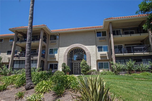 Building Photo - 3241 San Amadeo Unit 3C