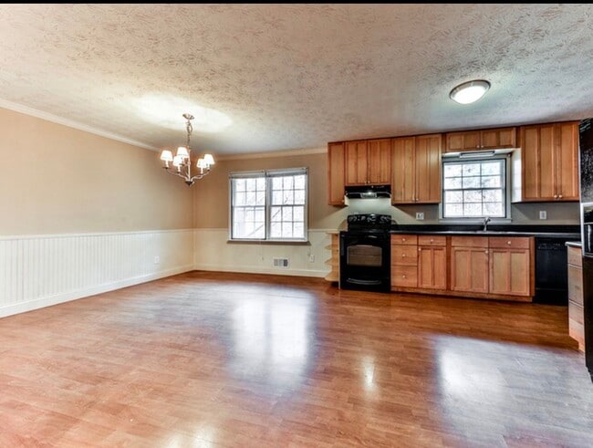 Photo - 214 Marty Ln