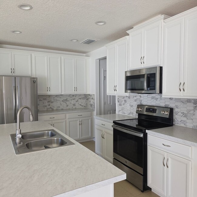 Photo - 4 Bedrooms, 2.5 Bathrooms Singe family home