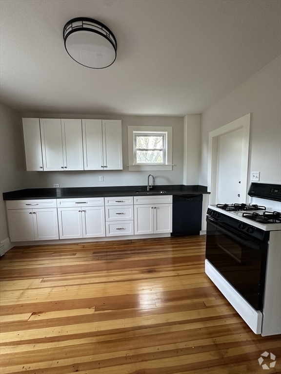 Building Photo - 270 Court St Unit 2 Rental