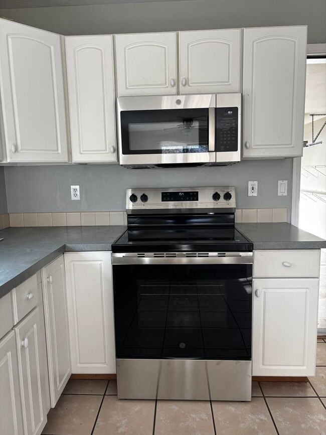 Photo - 3 BR/2.5 BA Townhouse