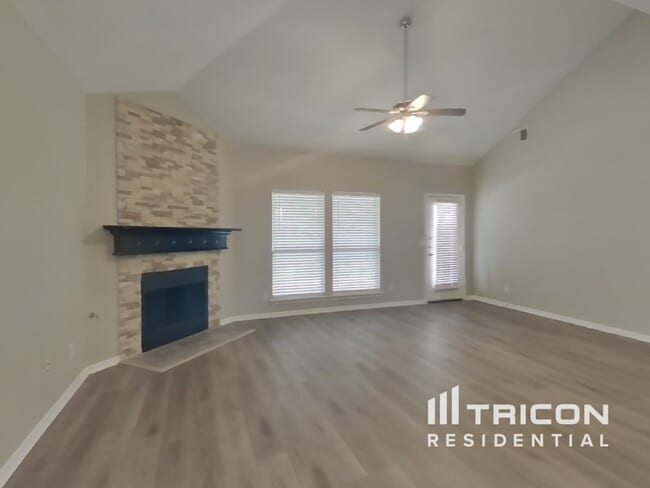 Photo - 511 Wolf Dr House