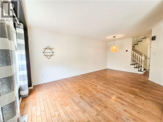 Photo - 147 Dubrick Crescent
