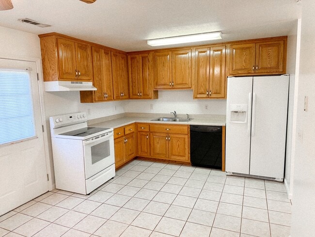 Photo - 174 Boswell Cir