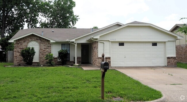 Building Photo - 3 Bed 2 Bath in Fort Worth Rental