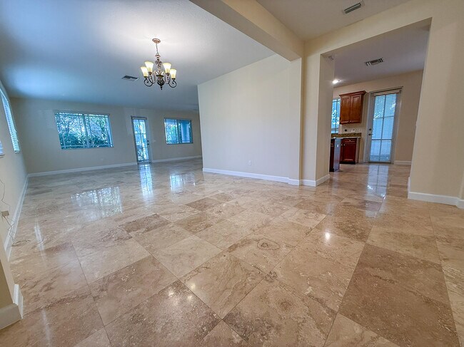 Photo - 122 NW Gardner St