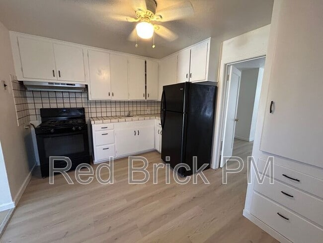 Photo - 2260 Glen Ave