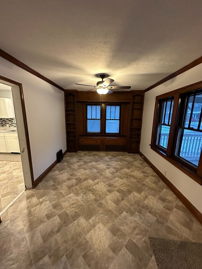 Photo - 1145 Brown St