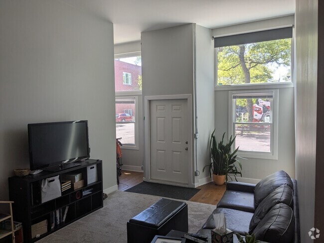 Building Photo - 2500 W Thomas St Unit 1 Rental