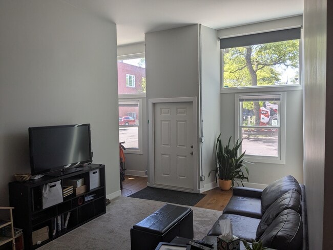 Photo - 2500 W Thomas St Apartments Unit 1