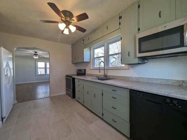 Photo - 130 13th Ave E