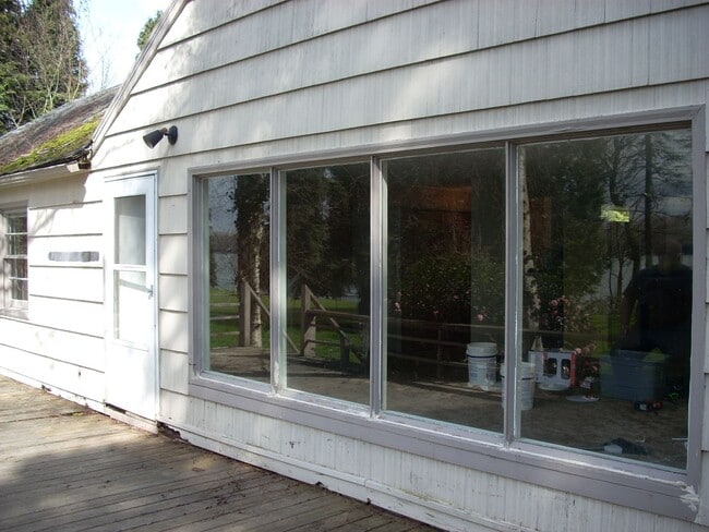 Photo - Waterfront Home on 1.5 Acres + 2 Car Garage + Fenced Yard (Vancouver – Evergreen Hwy)