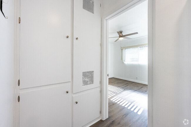 2BR, 1BA - 1,026SF - Storage