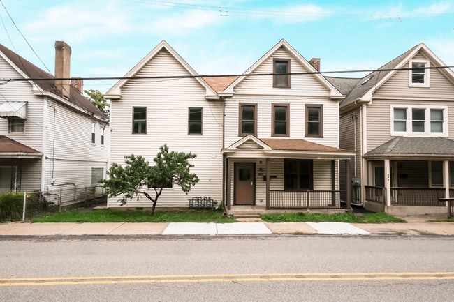 Exterior Front - 539 E Main St Unit 2