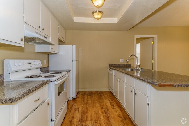 2BR, 2BA - 820SF