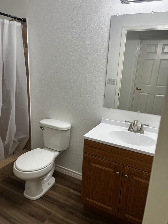Photo - 906 Range St