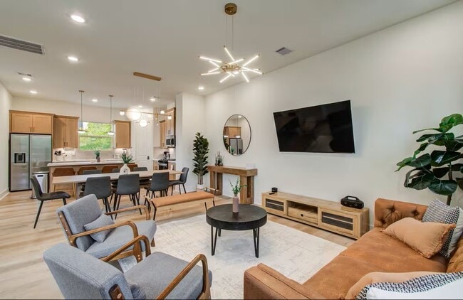 Photo - 3311 Daphne St