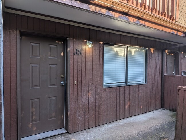 Building Photo - 5662 Vedder Road35 Unit 35