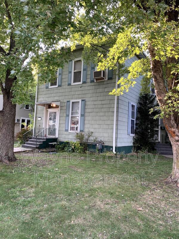 Building Photo - 744 1st St Unit Apt 4