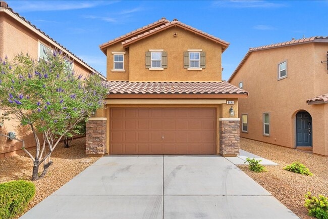 Photo - Open-Concept 3-Bedroom Home with Loft & Spacious Living Space