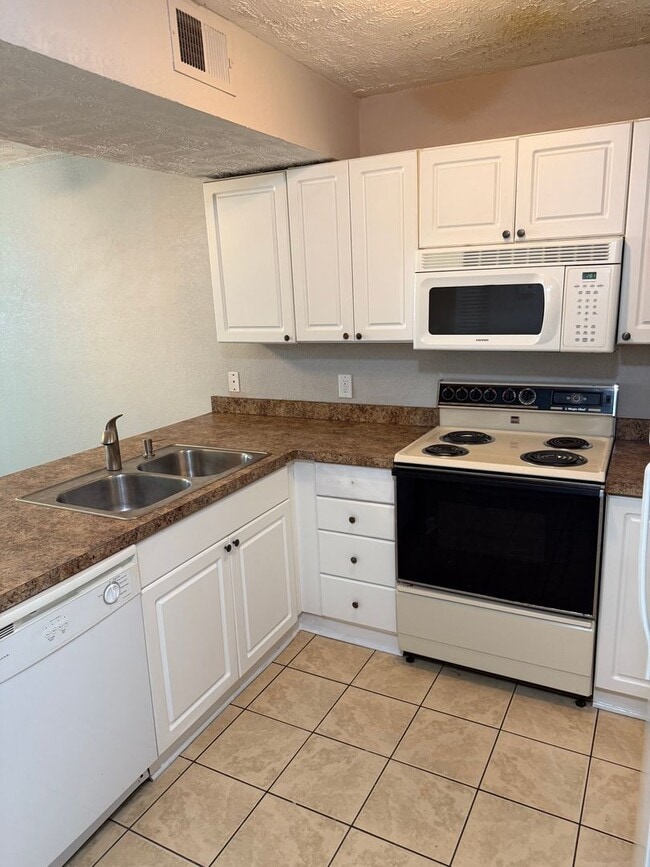 Photo - COASTAL VILLA APARTMENTS