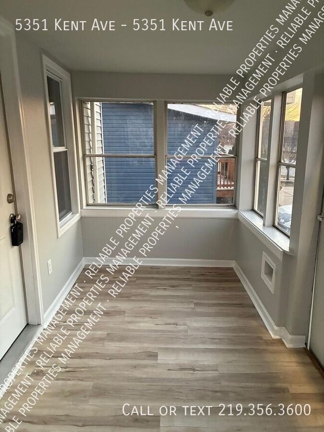 Photo - 5351 S Kent Ave Unidad 5351 Kent Ave