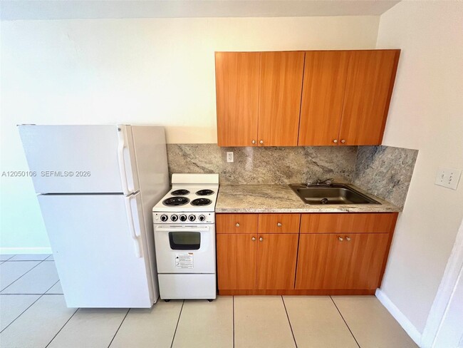 Building Photo - 710 NE 85th St Unit 14