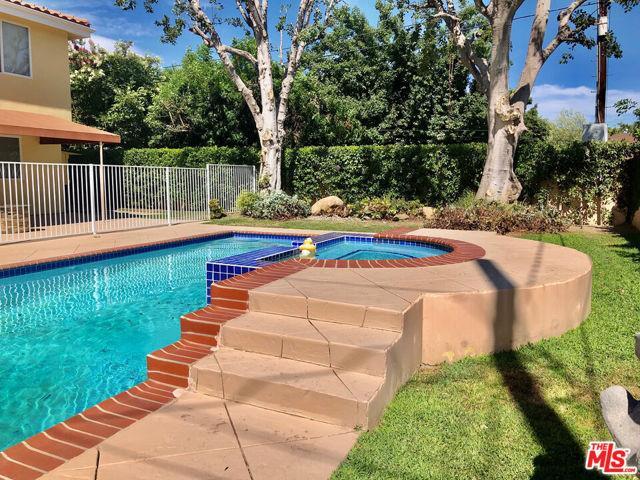 Building Photo - 11540 Blix St