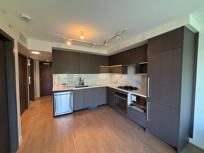 Photo - 715-8988 Patterson Road Unit 715