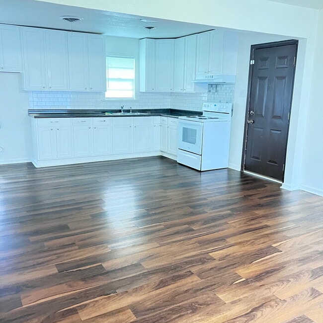 Photo - 1604 Belmoor Ave