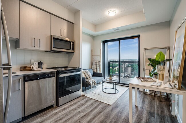 Building Photo - 15 Queen St S