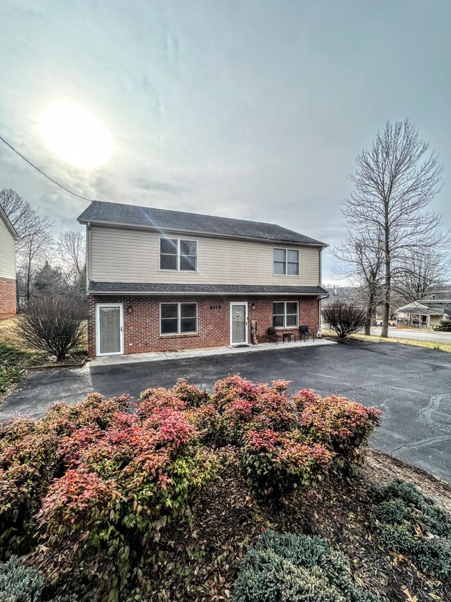 Building Photo - 6118 Igloe Dr Unit A Rental