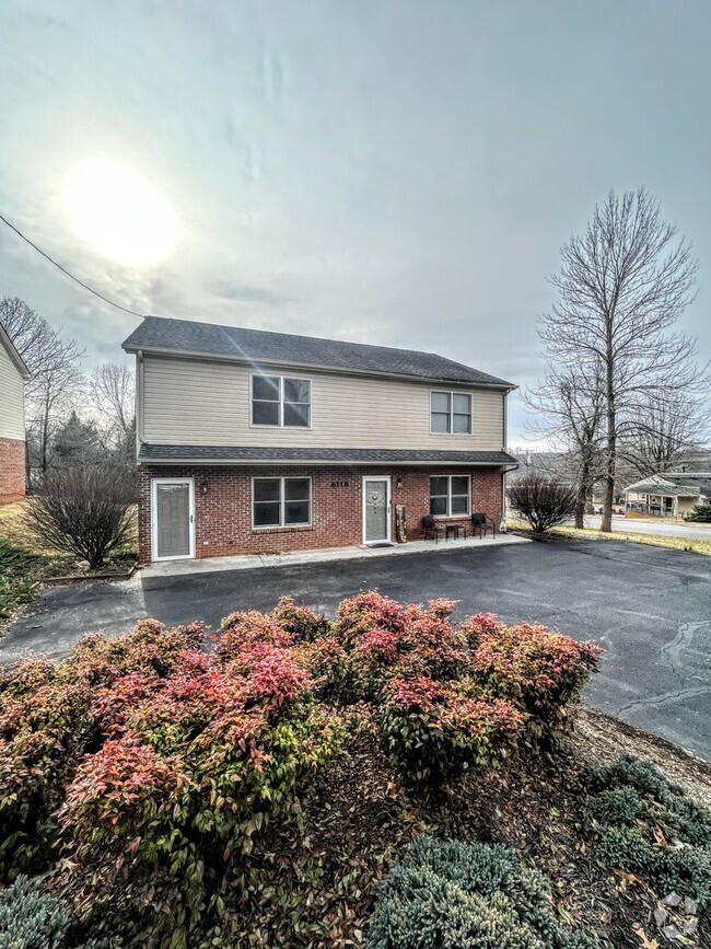 Building Photo - 6118 Igloe Dr Unit A Rental
