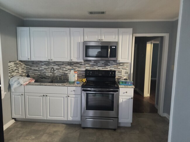 Kitchen - 2211 Hawthorne St