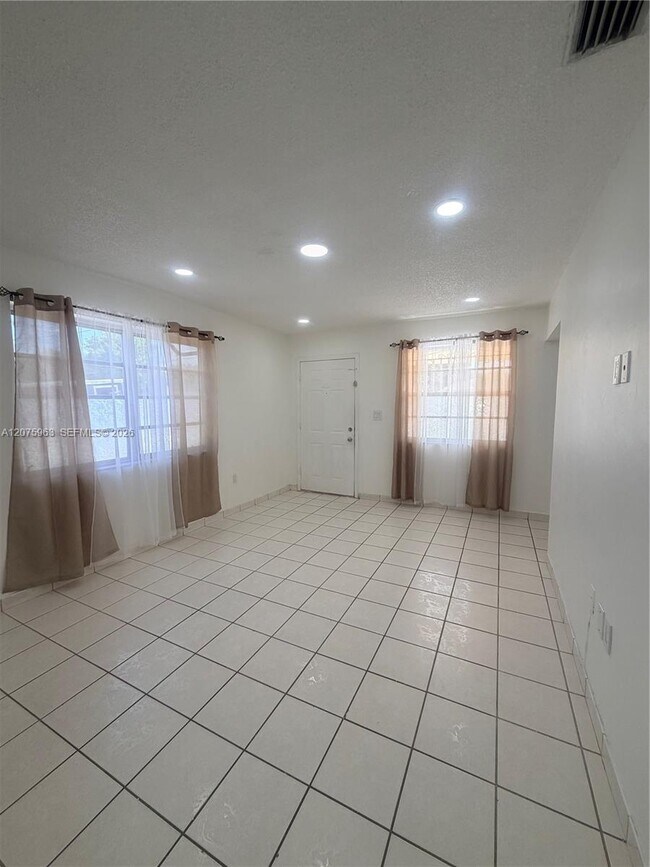 3821 SW 89th Ct Unit Front