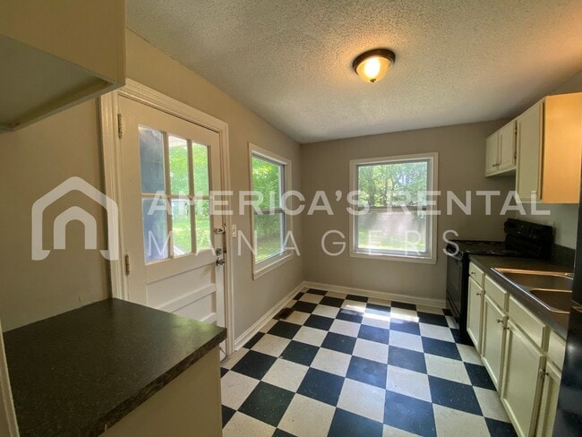 Photo - Home for rent in Midfield!