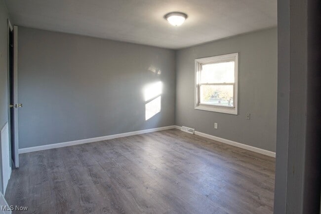 Photo - 1399 Barlow Rd Unit 1