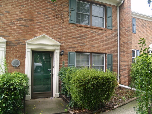 Building Photo - 8907 Hunter Ridge Dr Rental
