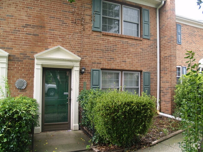 Building Photo - 8907 Hunter Ridge Dr Rental