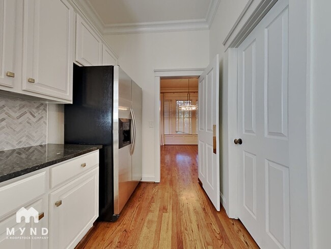 Photo - 711 E 9th St