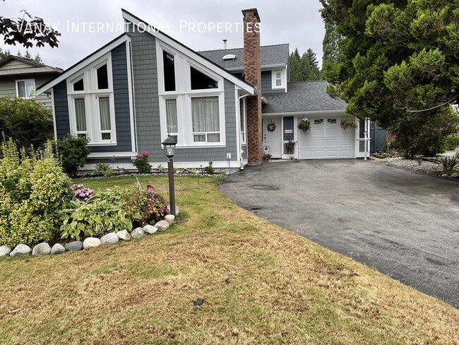 Building Photo - Private Bachelor Suite in Quiet Neighborhood