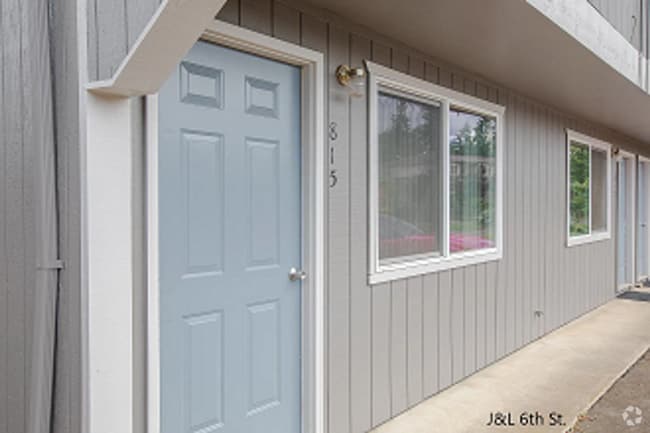 Building Photo - Corvallis Triplex Unit 815 Rental