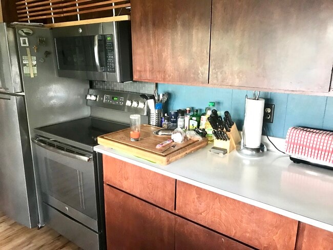 Photo - 202 Division St S