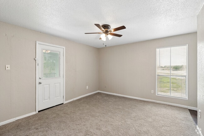 3BR, 2BA - 1,152SF - Living Room