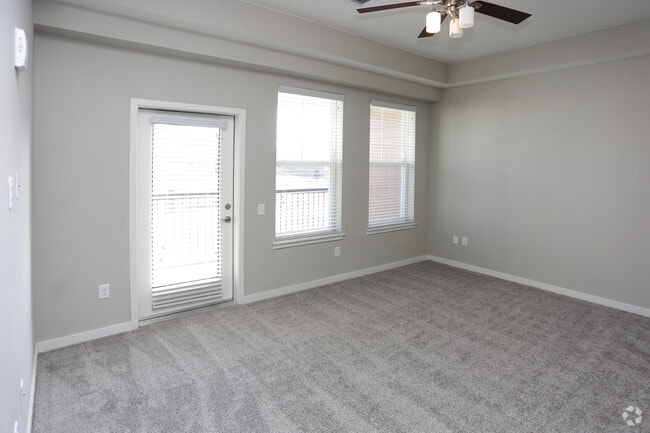 1BR, 1BA - 930 SF